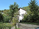 Haus Lola Hofeinfahrt und Parkplatz